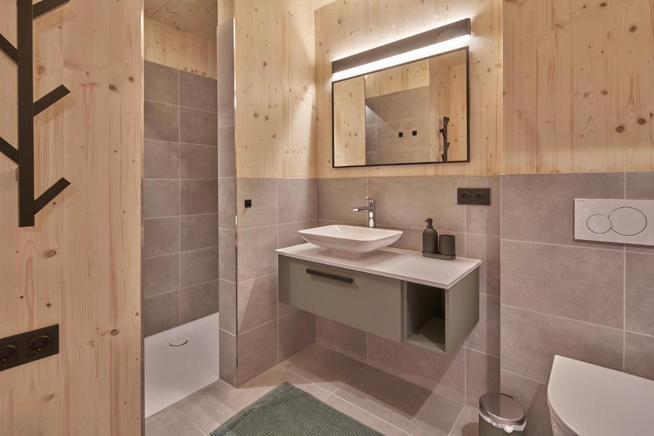 Black Forest Lodges - Gehobene Ferienwohnungen Mit Privatsaunas Tulfes Exterior photo